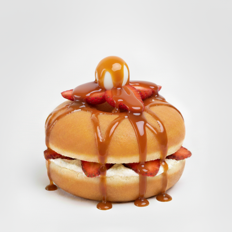 Dona con Queso Crema y Fresas con Cajeta