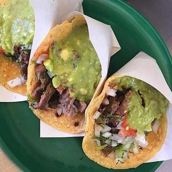 TACO DE ASADA CON TORTILLAS HECHA A MANO