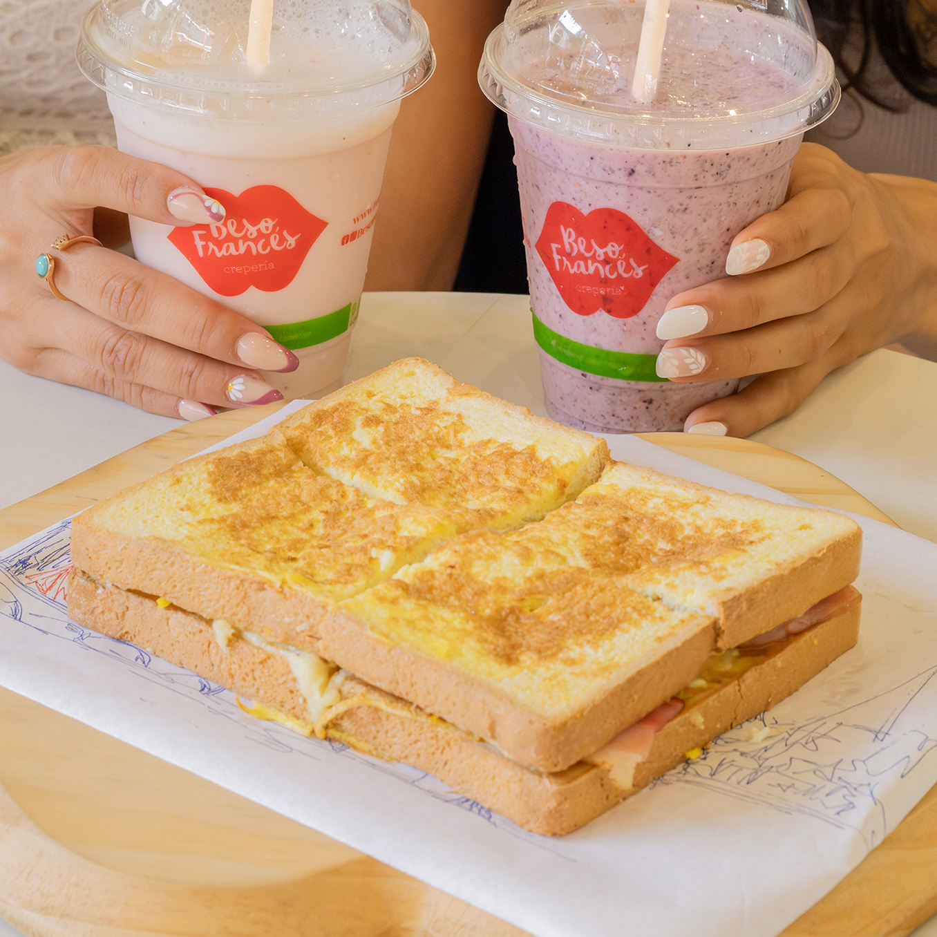 Sandwich Huevo Revuelto, Queso, Tocino