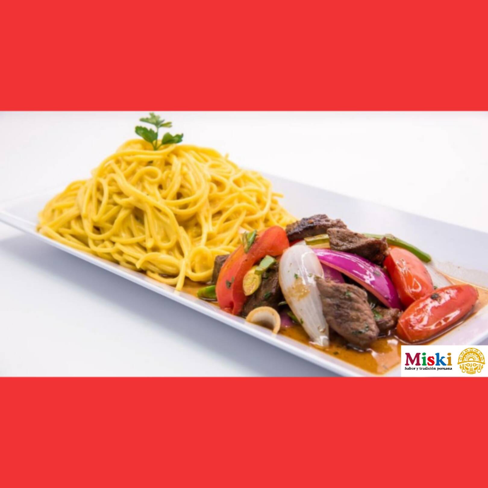 Tallarines a la Huancaína con Lomo Saltado