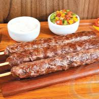Suculento espetinho de kafta grelhado. 100g