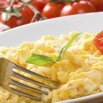 Platillo con Huevos al Gusto con Guiso y Frijoles