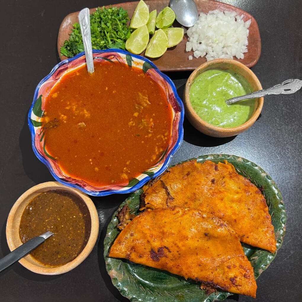 2 Quesabirrias + Consomé Grande + Agua del Día