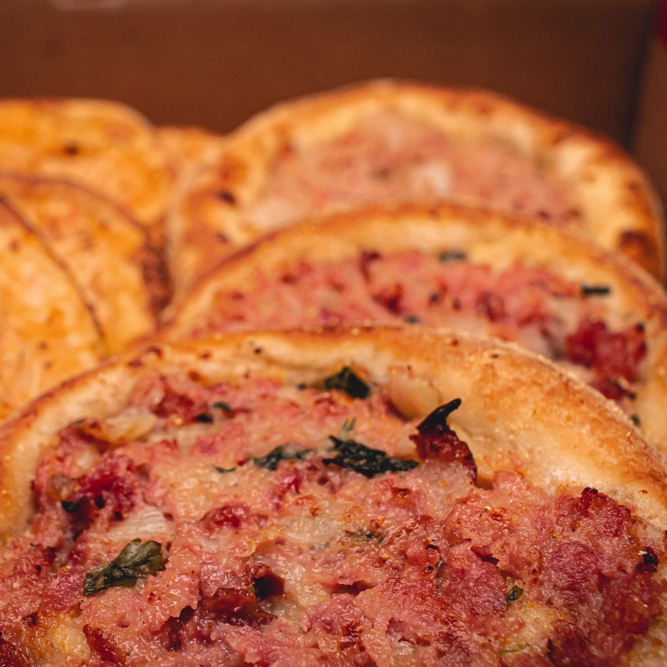 Clique e selecione o recheio desejado: Aliche, à Moda da Casa, Atum, Atum com Mussarela, Atum com Requeijão Scala, Bacon, Bauru, Brócolis, Calabresa com Requeijão Scala, Carne, Carne com Queijo, Catupiry, Escarola, Frango com Requeijão Scala, Marguerita, Frango com Queijo, Milho com Queijo, Milho com Requeijão Scala, Palmito com Queijo, Palmito com Requeijão Scala, Pepperoni, Portuguesa, Queijo e Três Queijos.