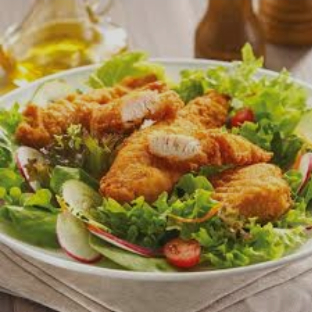 Ensalada de Pollo Empanizado