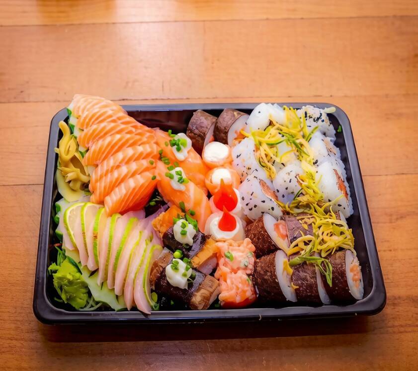 08 Sashimi de Salmão 08 Sashimi de Peixe Branco 02 Niguiri Skin Holl Especial 02 Niguiri de Salmão 02 Gunkan de Salmão creme chesse 02 Gunkan de Patê 02 Gunkan de Peixe branco 14 Sushis variados