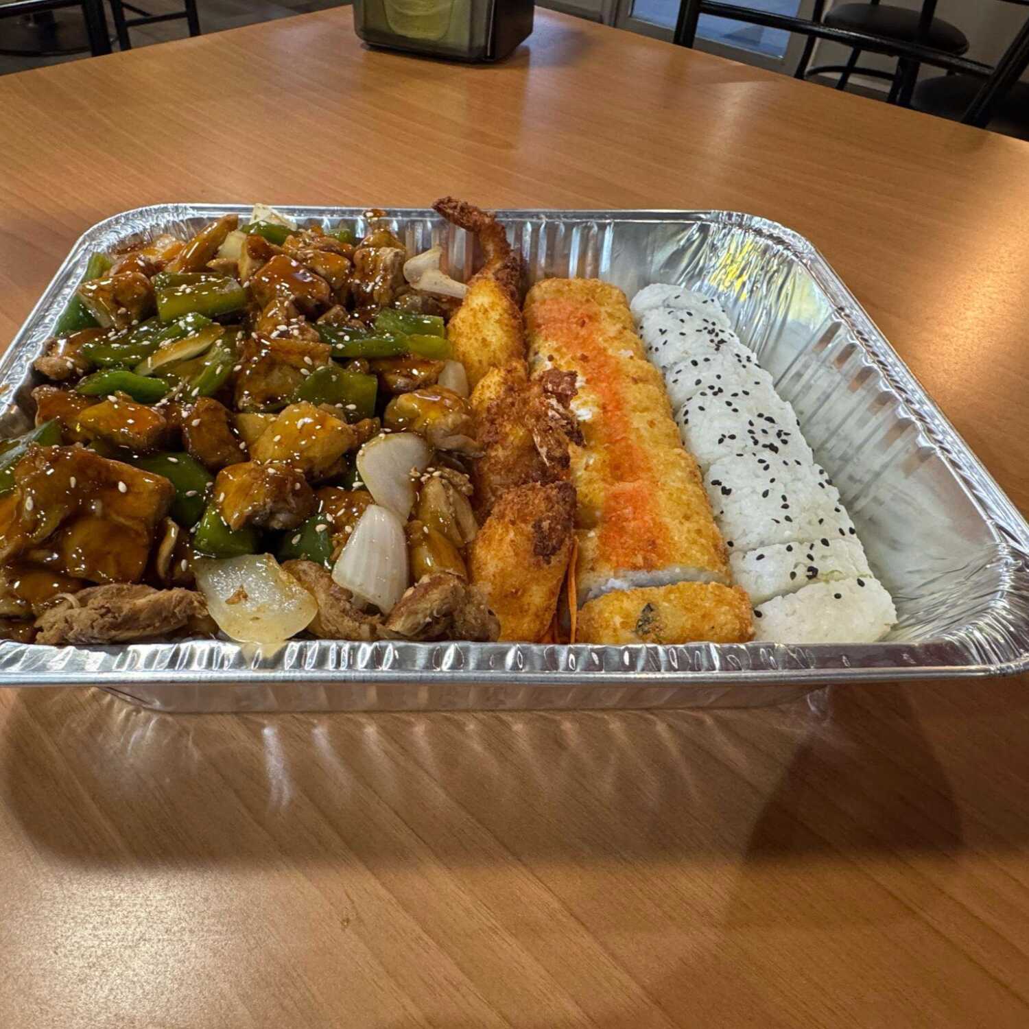 CHAROLA TERIYAKI 2 ROLLOS Y KUSHIAGES