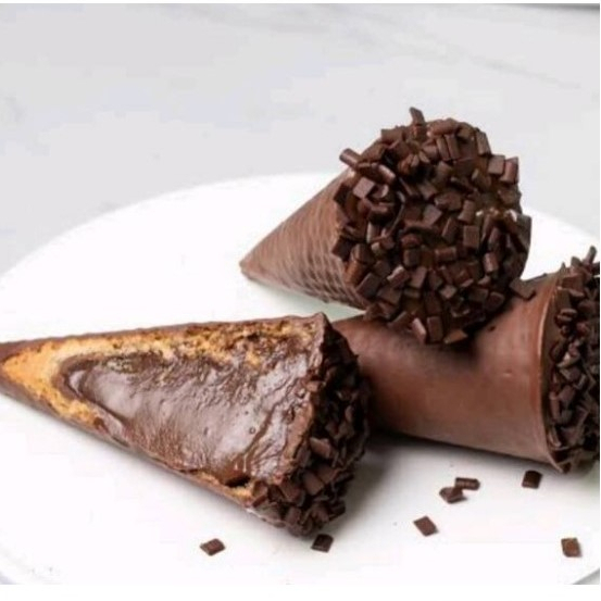 Cone recheado com brigadeiro de chocolate