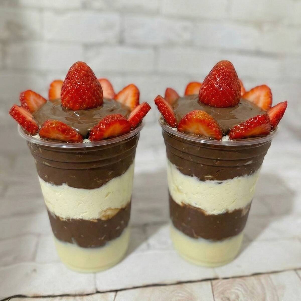 Creme de avelã, morango. Creme Ninho e creme Brigadeiro de Chocolate.