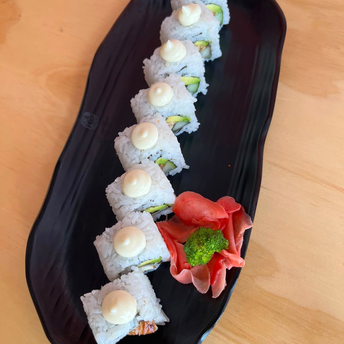 rollo de Sushi California en crema