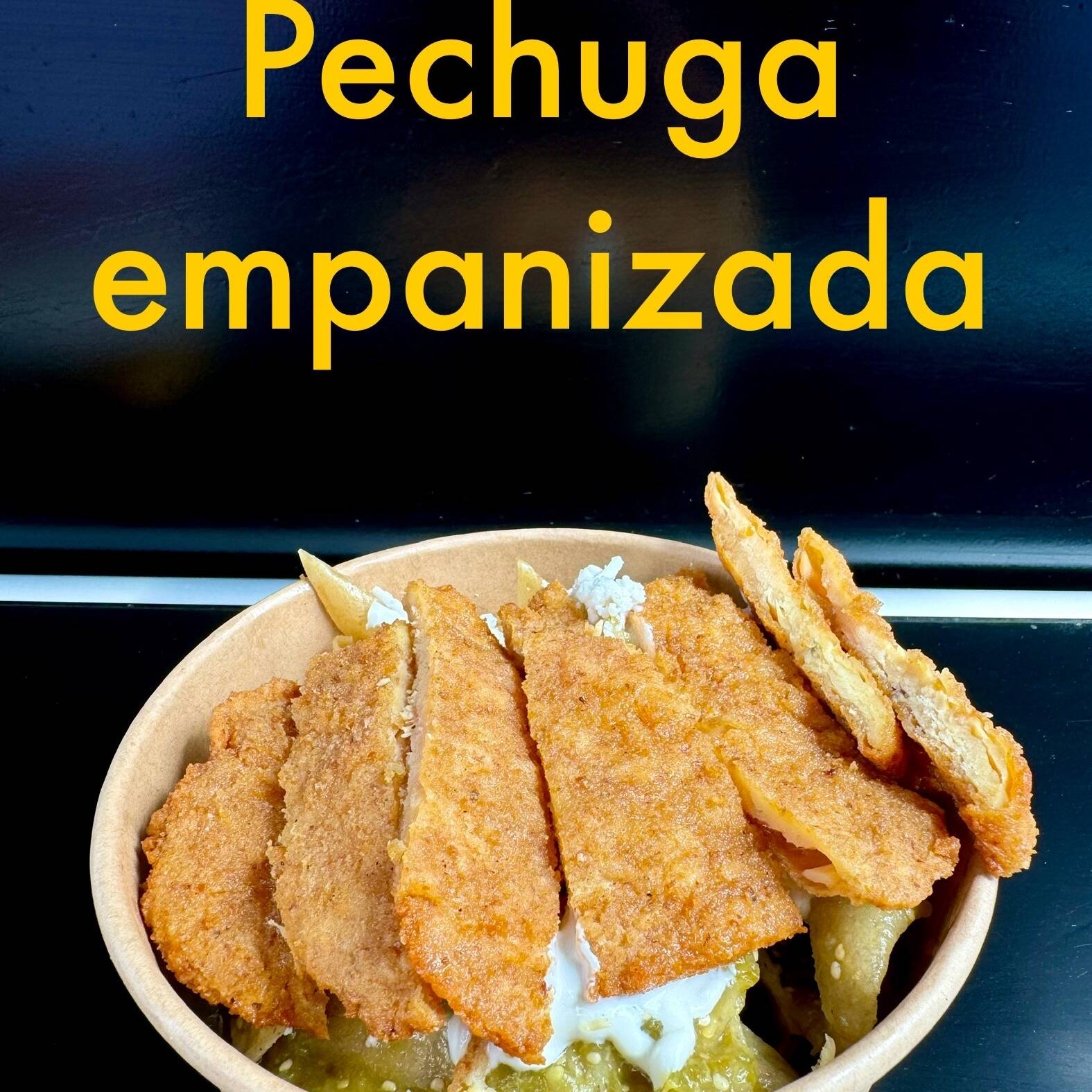 Chilaquiles con Pechuga Empanizada
