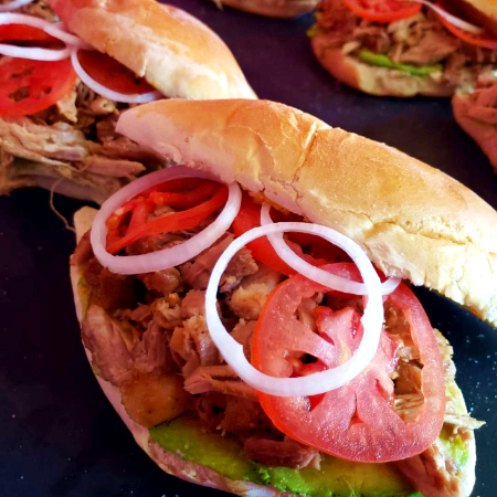 Lonche Lagunero de Carnitas.