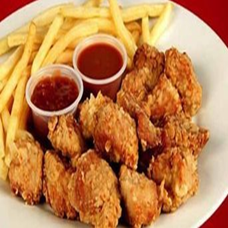 Salchipapita con Chicharrón