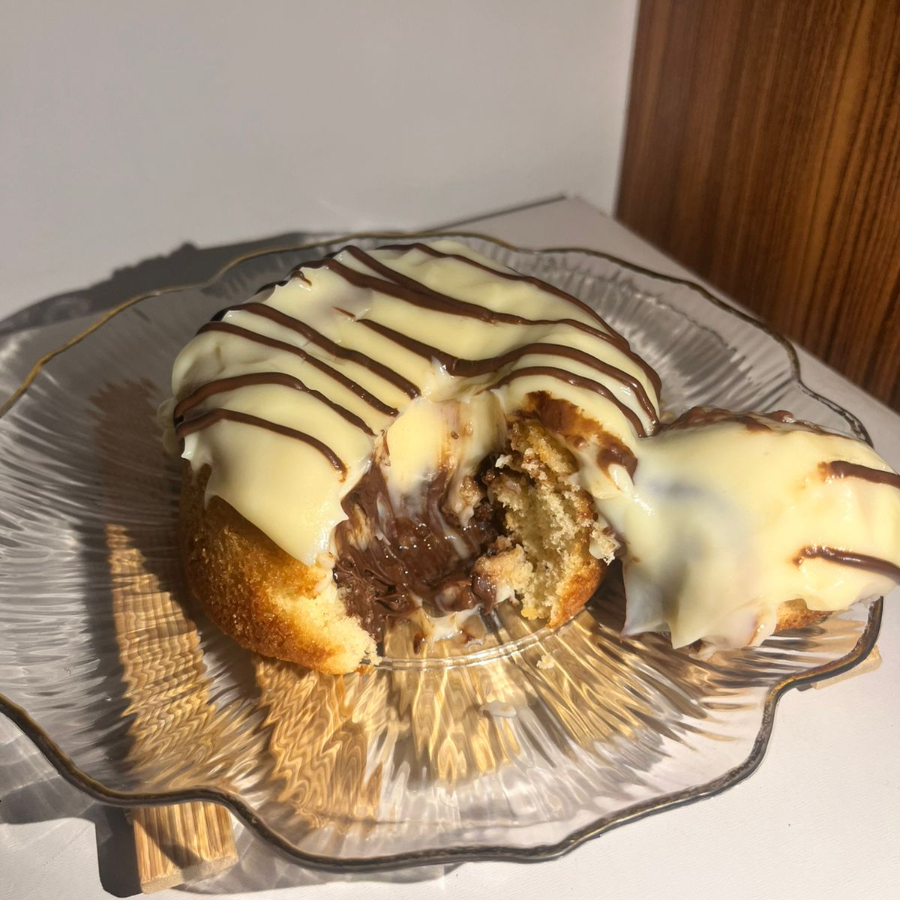Bolo de massa chiffon com creme de ninho e nutella.