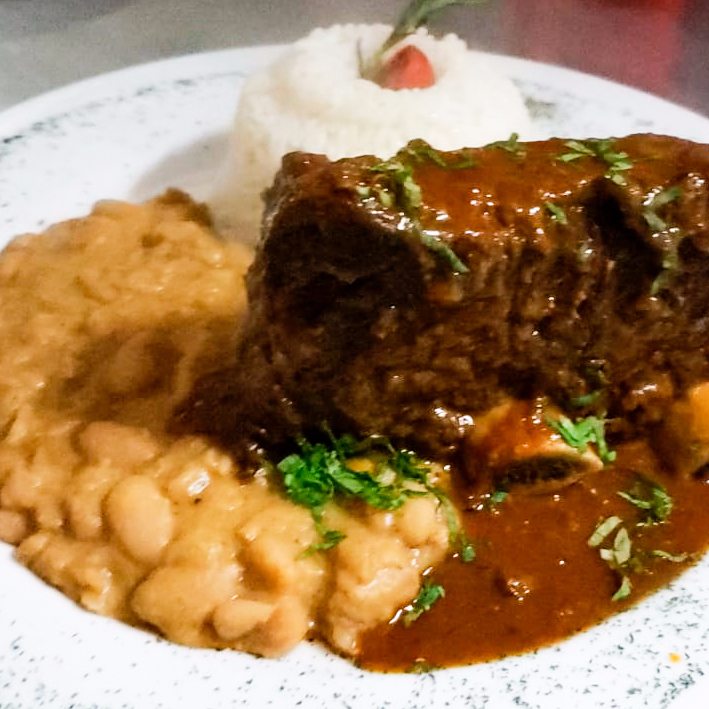Asado de Tira a la Norteña con Frejol y Arroz