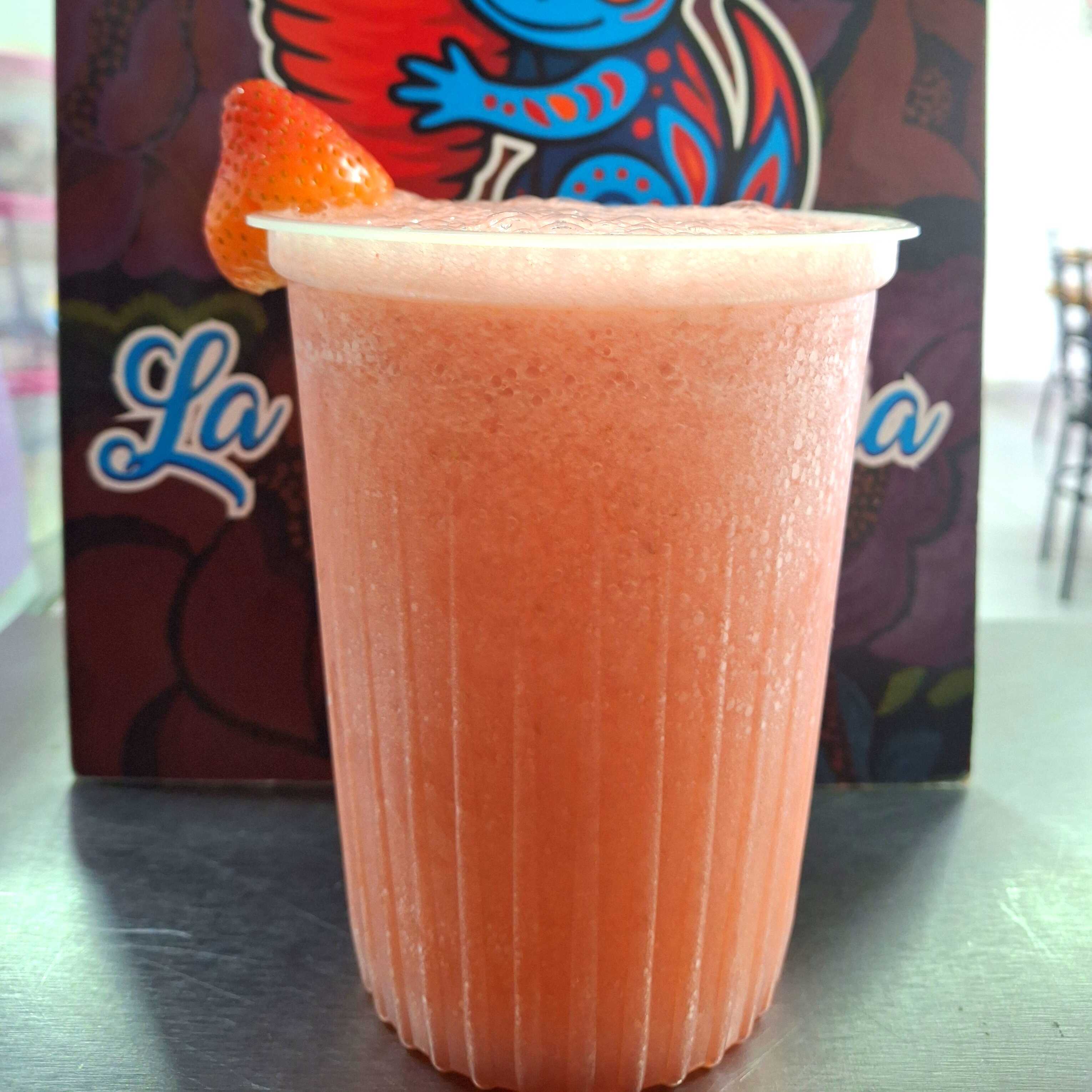 Agua de fresa Grande