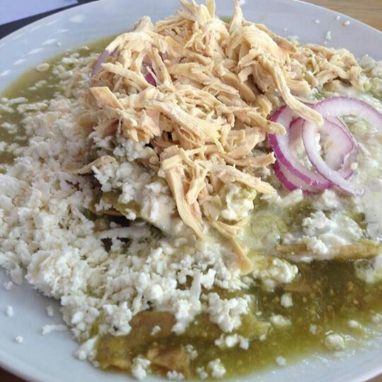 CHILAQUILES CON POLLO
