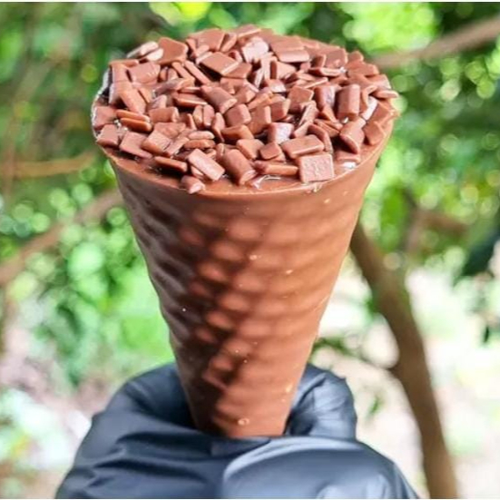 casquinha banhada no chocolate blend,brigadeiro de chocolate por dentro