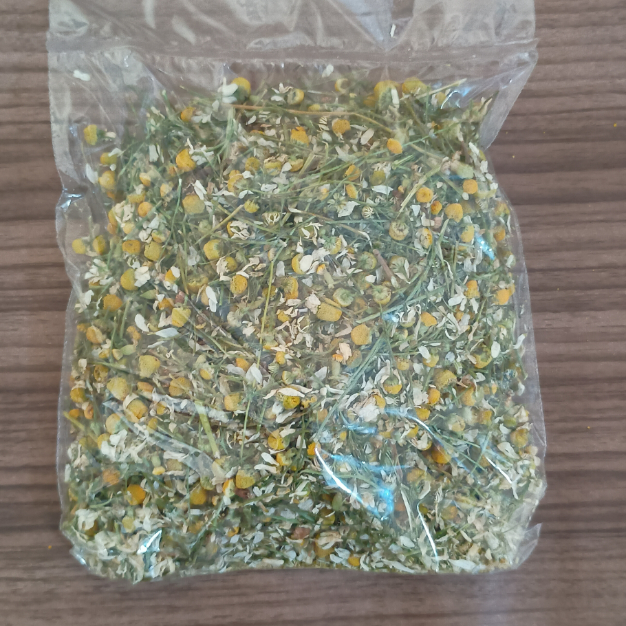 50 gr de camomila em flor para chá.