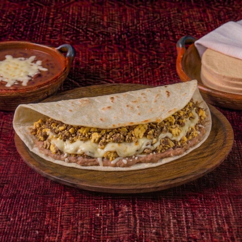 Montado Huevo con Machaca