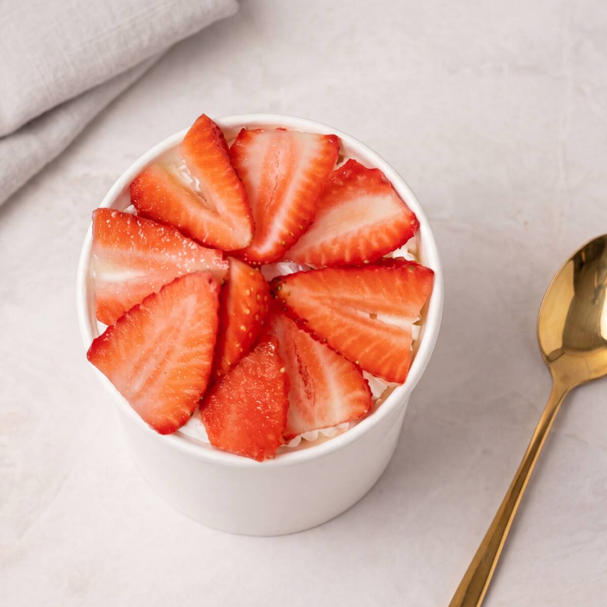 Cuchareable Torta de Vainilla con Fresas - 12 Oz