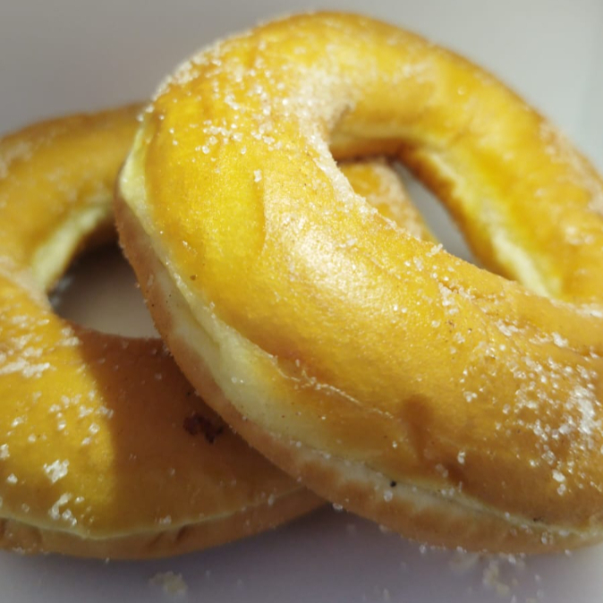 Farinha de Trigo, Ovo, Margarina, Sal, Açúcar e Fermento.