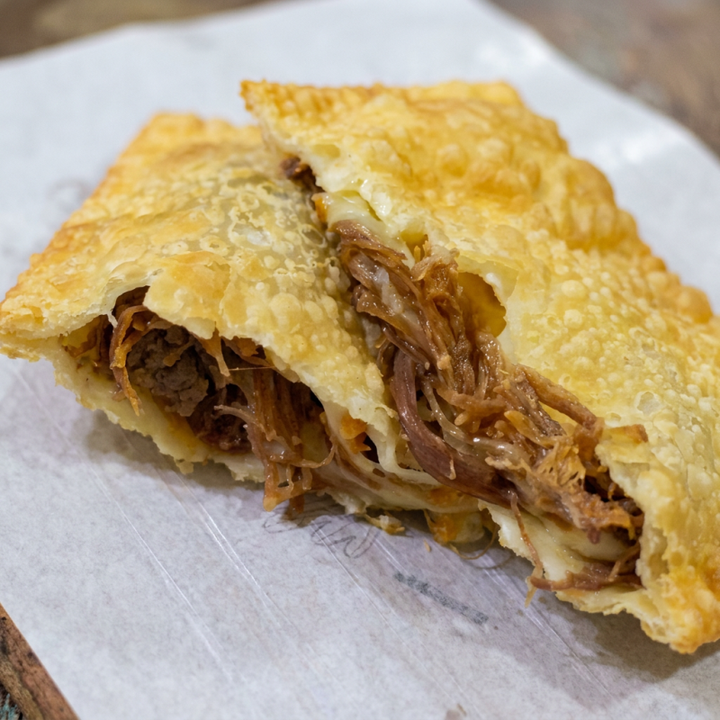 Carne seca com mussarela e alho frito - 23cm