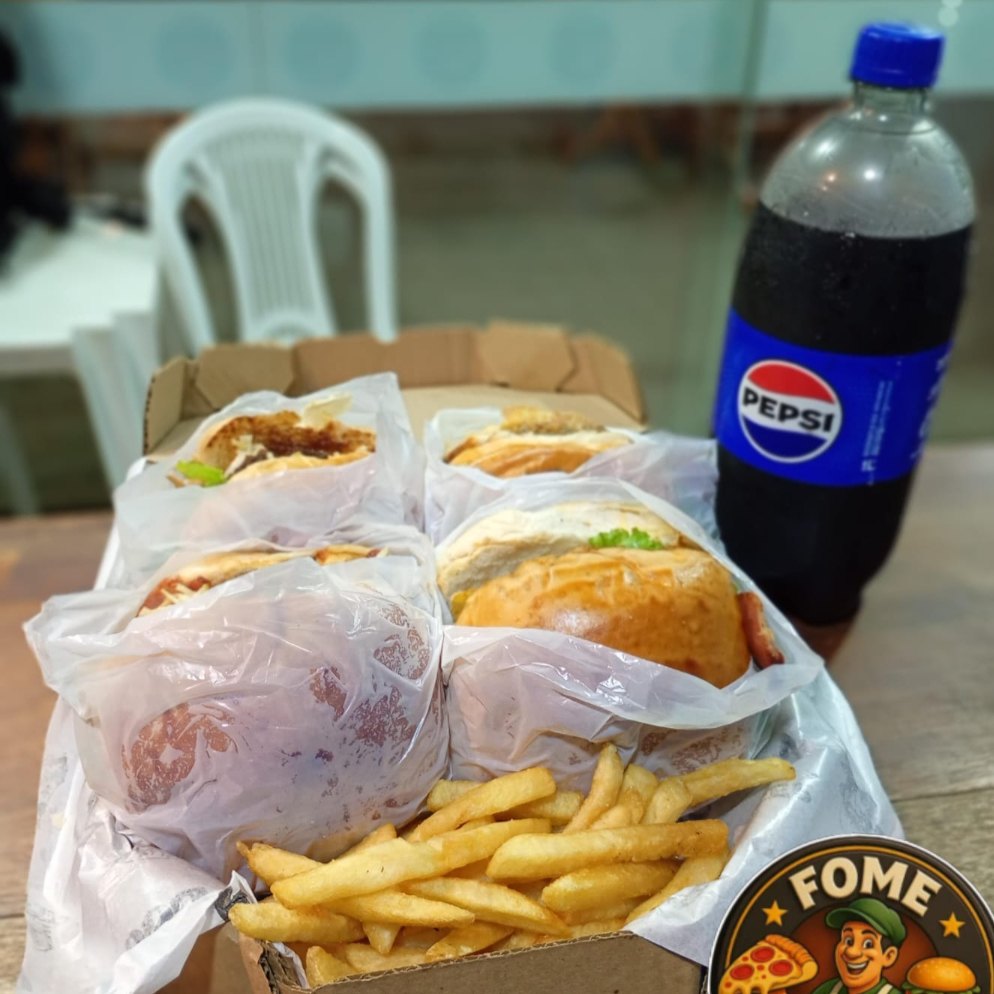 4 hamburgueres tradicionais, batata frita, acompanhado de refrigerante de 1 litro.