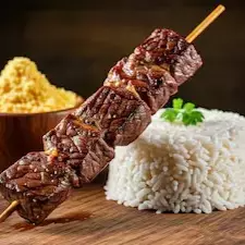 Espeto de Picanha (100g), Arroz, Farofa e Vinagrete