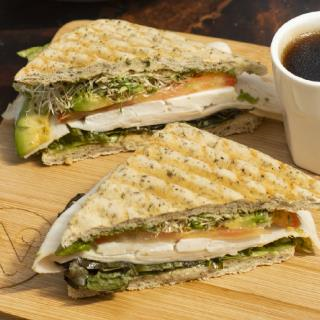 SANDWICH DE PAVO