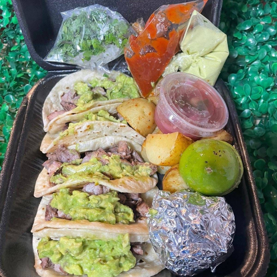 Tacos de Arrachera en Harina.