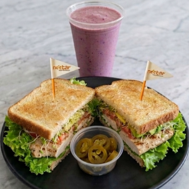 Sándwich de Pechuga de Pollo + Licuado de Mora