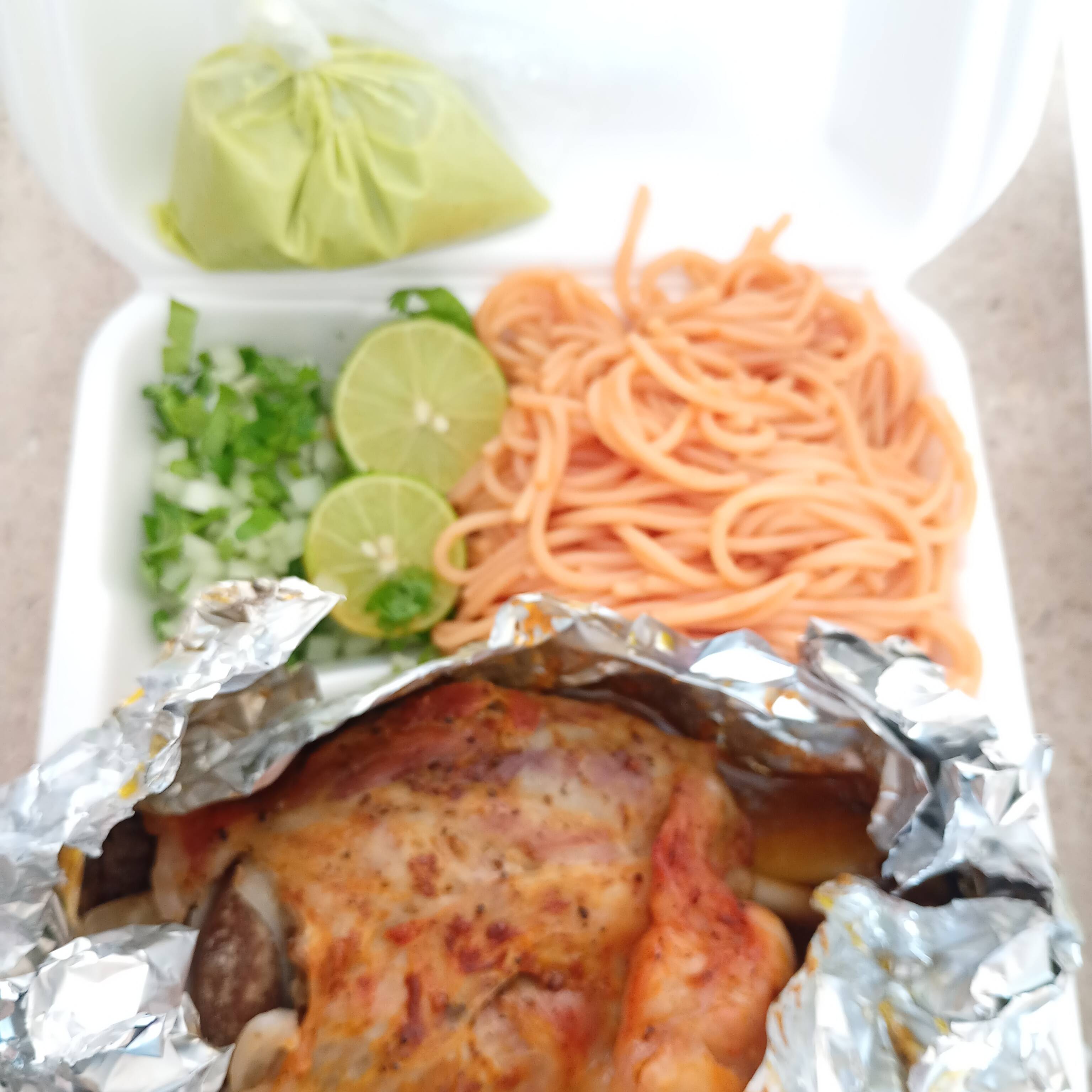 Menú Chamorro con Sopa, Verdura y Salsa