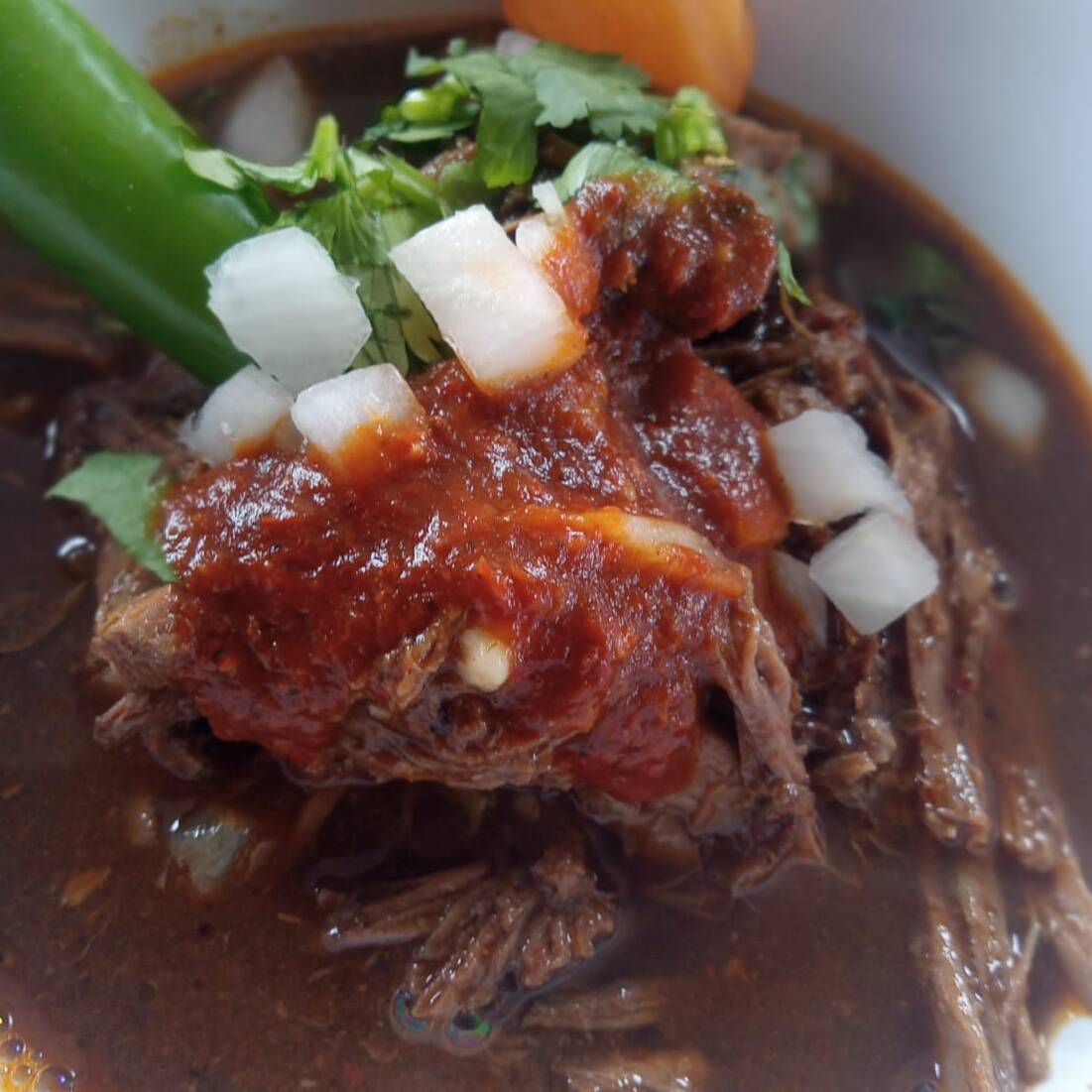 Birria En Su Caldo Mediana
