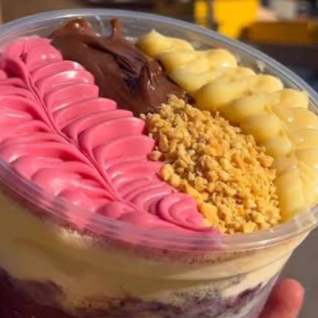 MUSSE DE MORANGO CREME AVELÃ COM CACAU LEITE EM PÓ E AMENDOIM GRANULADO