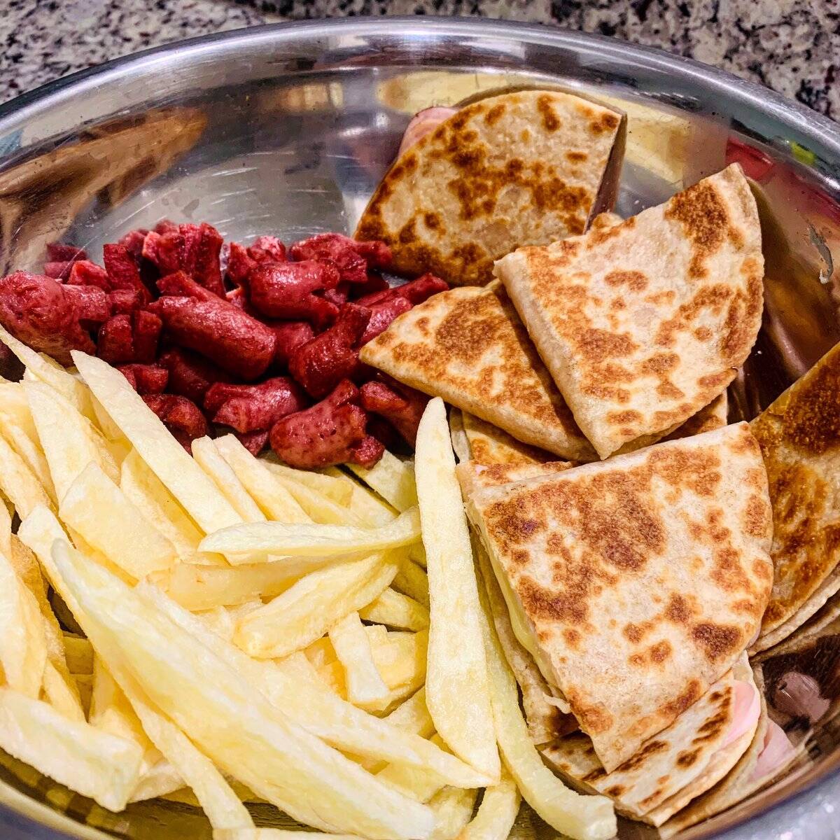 MEGA QUESADILLA DE CHORIZO