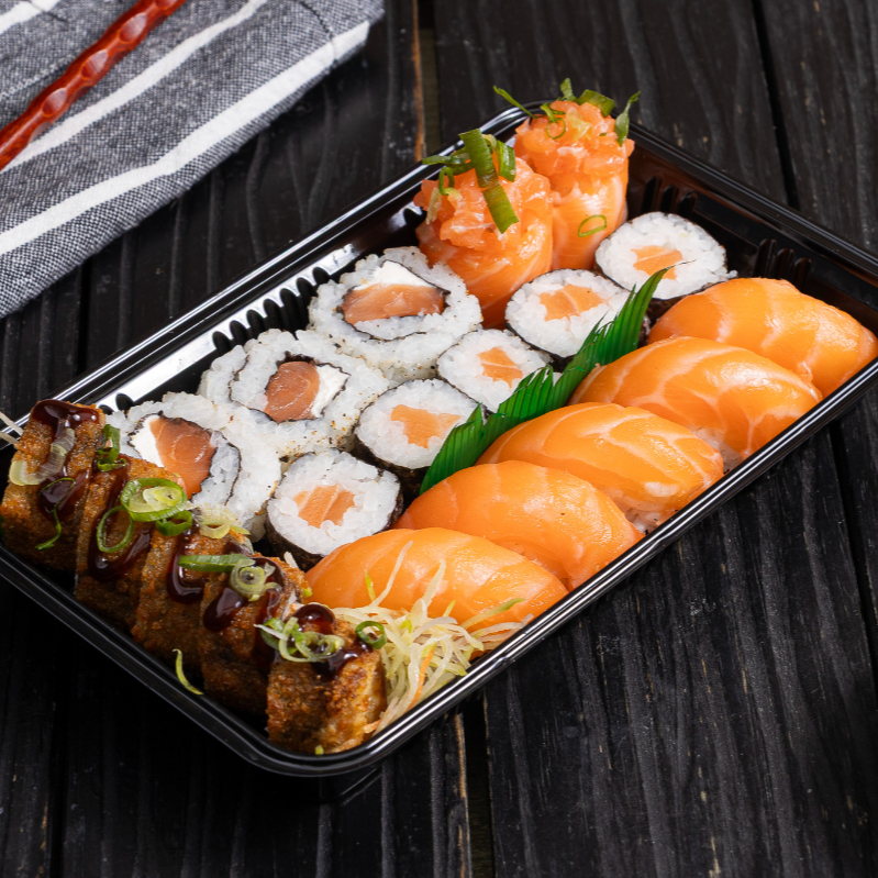 Salmão em todas as formas que você ama! Niguiri, hossomaki, uramaki, joe e hot roll — tudo com salmão.