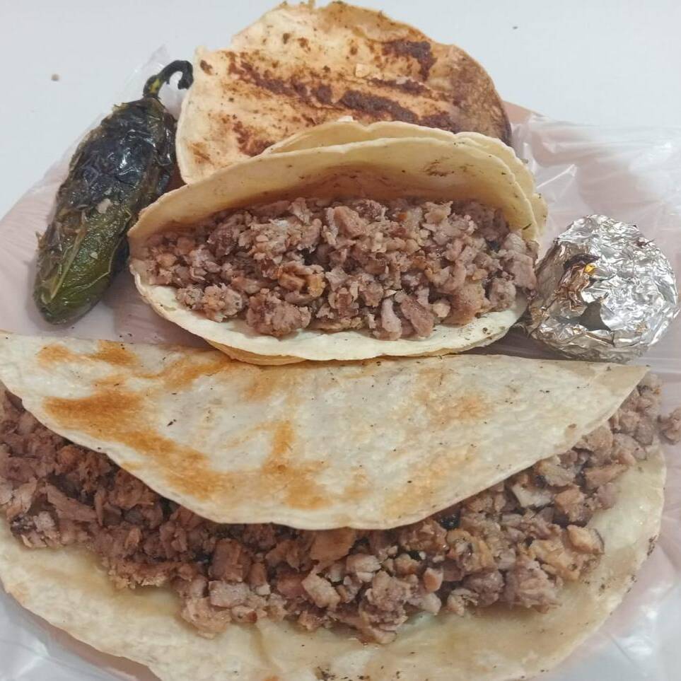 Combo Taco, Quesadilla con Carne Asada y Agua Jam