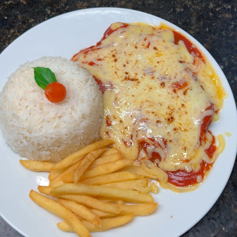 Filé de frango a parmegiana
