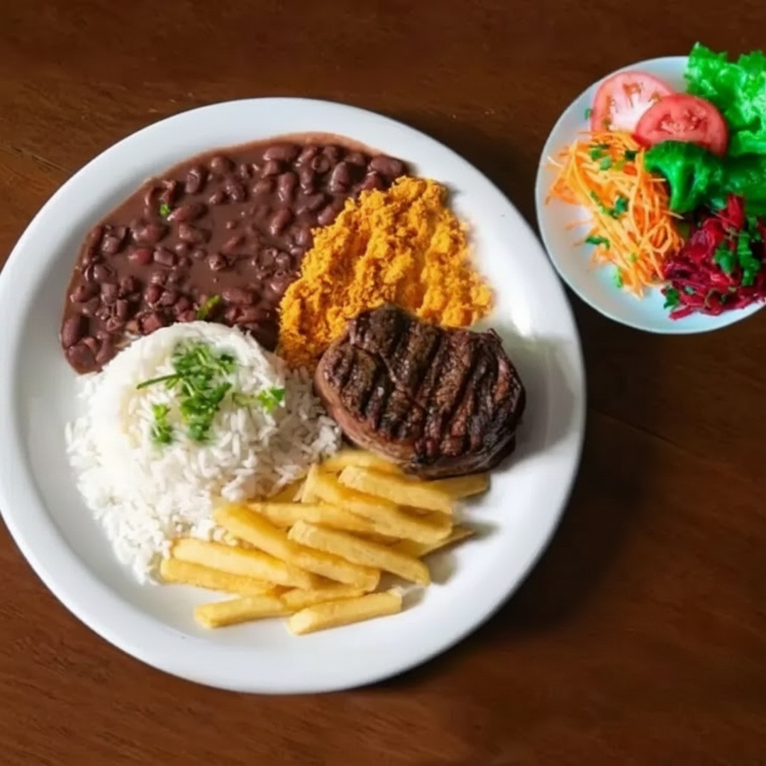 Medalhão de filé mignon assado na churrasqueira ,batata frita, arroz, feijão vermelho e farofa dourada. Acompanha saladinha. Obs: O prato é enviado em marmita selada, 100% reciclável, livre de bisfenol A, e com divisórias para manter a qualidade do produto!
Comportam a mesma quantidade de comida que as marmitas de isopor <3