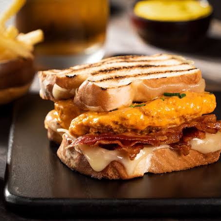 Panini Chicken & Bacon con Papas a la Francesa