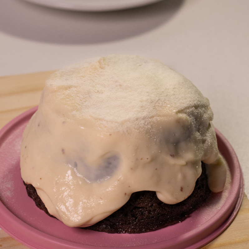 Mini bolo caseirinho de chocolate fofinho com muito recheio de brigadeiro de ninho cremoso