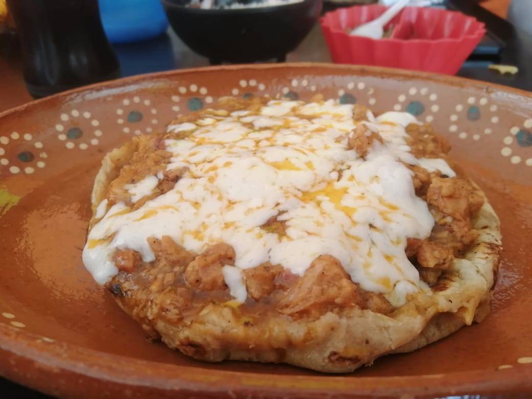Gordita de Chicharron con Queso