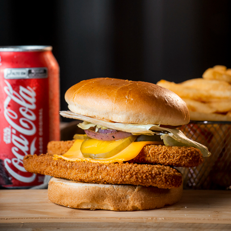 1 Rb Chicken Burguer + 1 batata frita de 150g + refrigerante de 350ml lata ou suco lata.