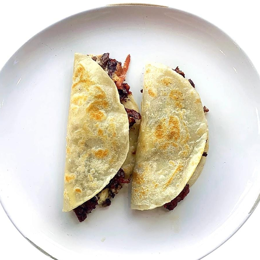 Quesadilla con Guiso (1 Pza)