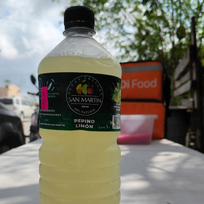 AGUA DE LIMÓN CON PEPINO