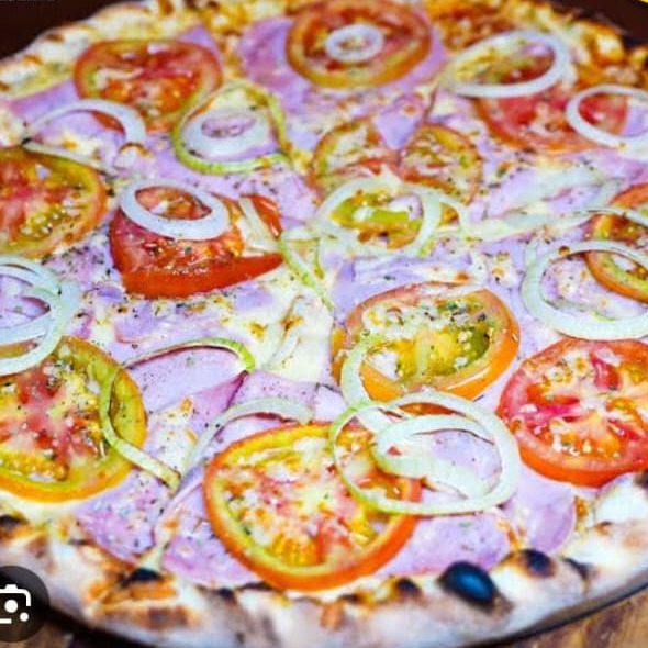 molho , mussarela , presunto , tomate, cebola e oregano