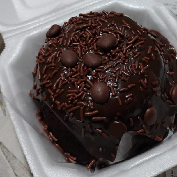 Delicioso mini bolo vulcão caseiro com variações de massa e cobertura.