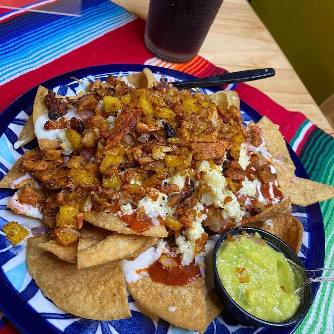 Chilaquiles de Cerdo al Pastor