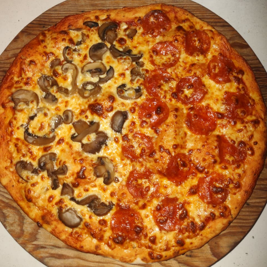 PIZZA COMBINADA PEPPERONI Y CHAMPIÑONES